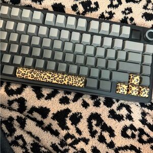 Aula a75 modified Mechanical Keyboard with leopard print keycaps